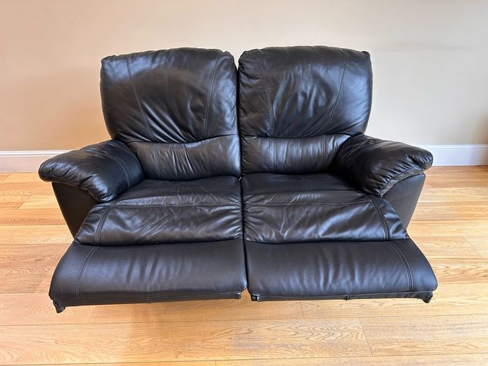 Black Leather Recliner Suite