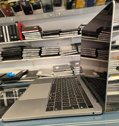 Touch Bar Apple MacBook Pro 13.3" i5 1.4Ghz 8GB RAM , 256GB SSD, A2159, 2019 Space Grey (Battery Cycle: 165)