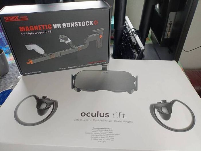 Oculus Rift VR headset + VR gunstock