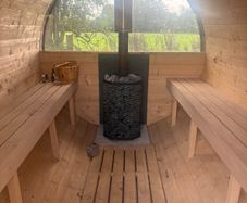 Sauna and cold barrell plunge with step
