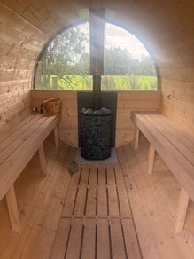Sauna and cold barrell plunge with step