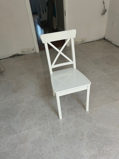 Rectangular White Extending Table & 6 matching chairs