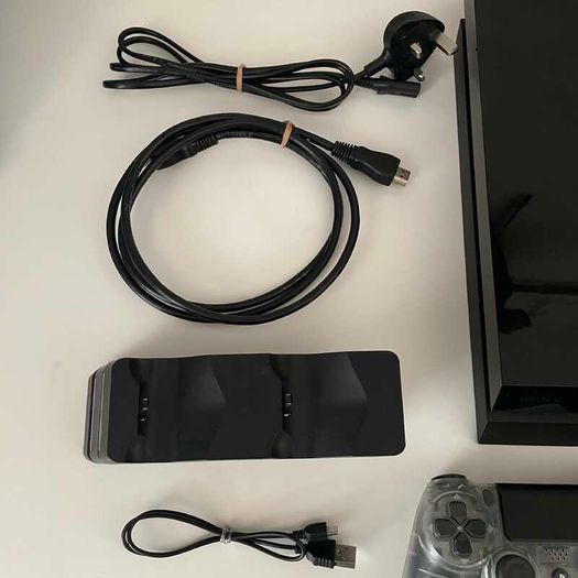 Sony PS4/2 Controllers/Charging Dock