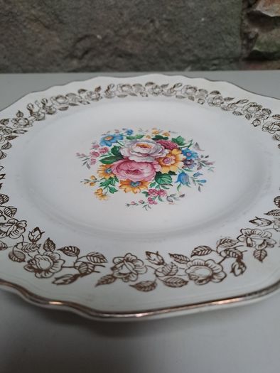 J & G Meakin plate with 22k gold