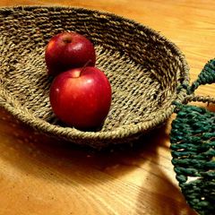 Woven apple-shaped fruit basket - excellent condition