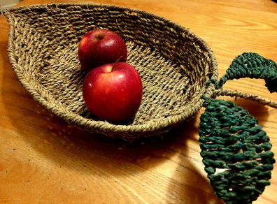 Woven apple-shaped fruit basket - excellent condition