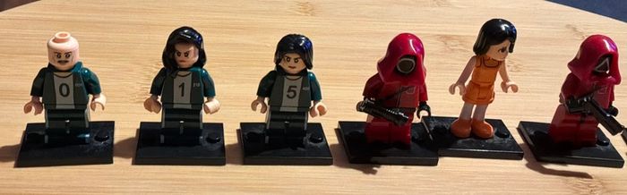 8 x Squid Game mini figures