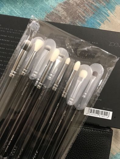 brand new 100% genuine Zoeva complete eye set 12 brushes + clutch