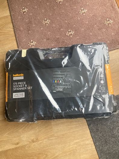 175 piece socket and spanner set