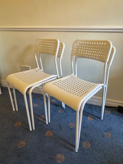 White IKEA chairs (4x)