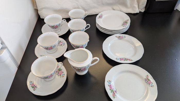 Vintage Yong Sheng / Nanjing Pagoda Chinese Floral Porcelain Tea Set