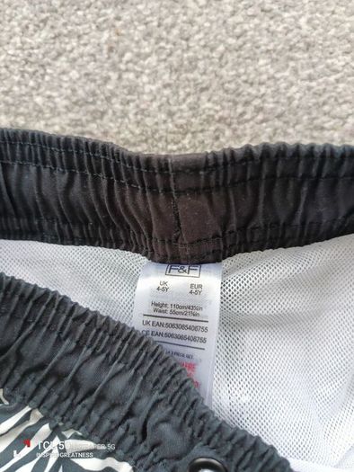 NEW.kids swim shorts. age 4/5