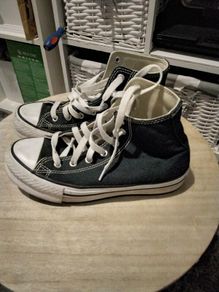 trainers converse with box