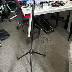 K and M tripod stand