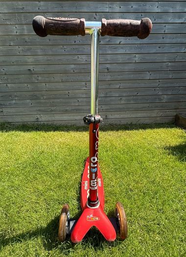 Red Micro mini scooter