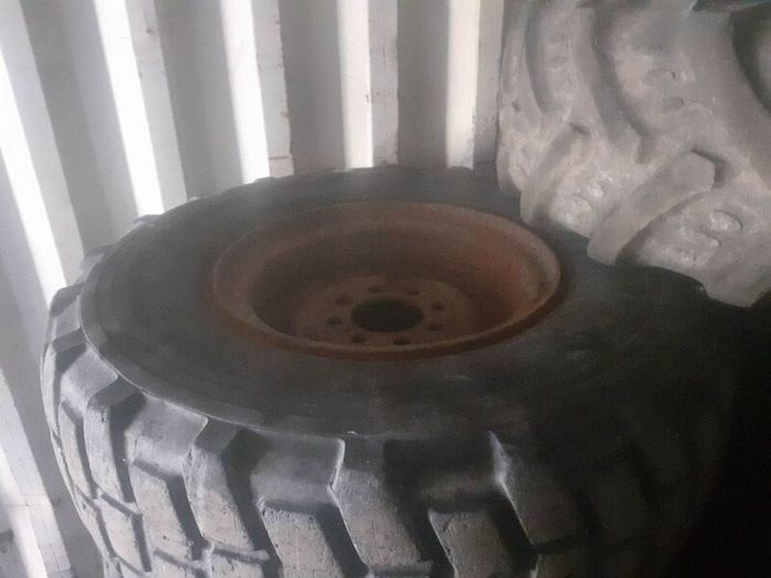 JCB 412 wheels & tyres x 4