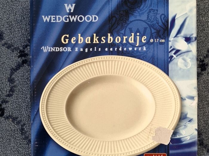 Boxed Cream Wedgwood Windsor Plate 17cm