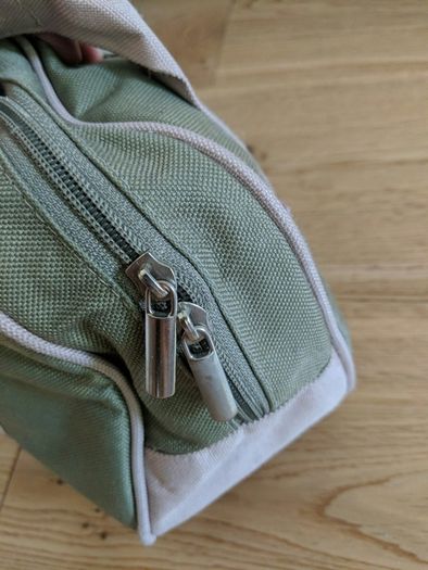 Hand bag with straps
