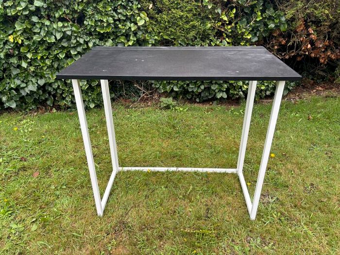 Smart designer collapsible computer desk for sale in very good condition