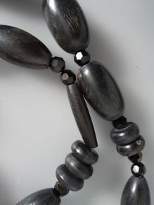 NECKLACE - Large - Long - Beaded
