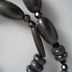 NECKLACE - Large - Long - Beaded