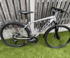 Giant Roam 2 Hybrid Bike - Medium - Shimano 3x9 m