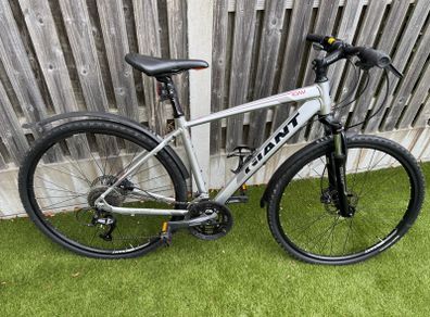 Giant Roam 2 Hybrid Bike - Medium - Shimano 3x9 m