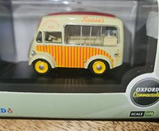 Oxford Diecast Rossi's Morris J Ice Cream Van 1.76 Scale