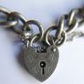 Antique Solid Sterling Silver Charm Bracelet & 6 Silver Charms, weight 47,9g Image 10
