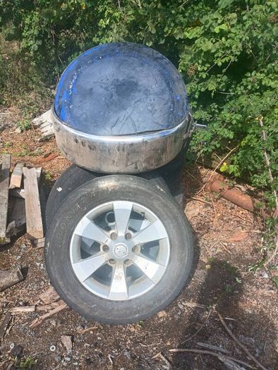 5 Jeep wheels + wheel cover