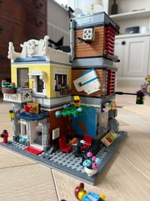 Lego Townhouse and tree house bundle - 2 sets