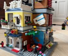 Lego Townhouse and tree house bundle - 2 sets