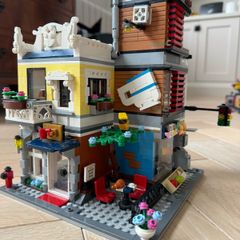 Lego Townhouse and tree house bundle - 2 sets