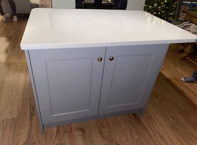 Kitchen island with quartz worktop