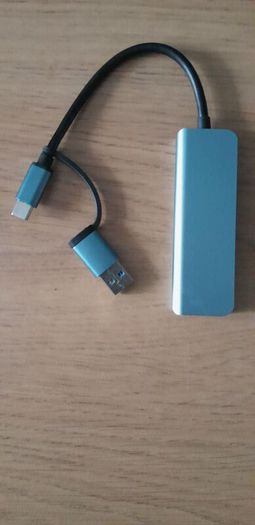 4 Port Adapter. Type C & USB Connection