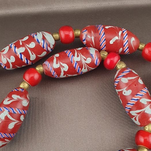 Antique Venetian Style Feather Desgin & Venetian Red WhiteHeart Glass Beads Necklace