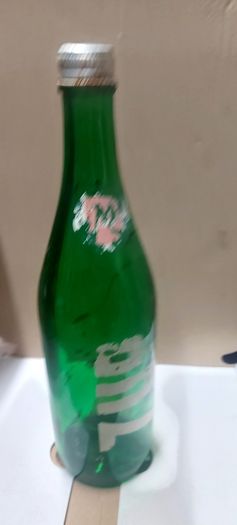 7up bottle with cap,used condition,nice advertising, price includes post to anywhere in Ireland thank you,see pictures,