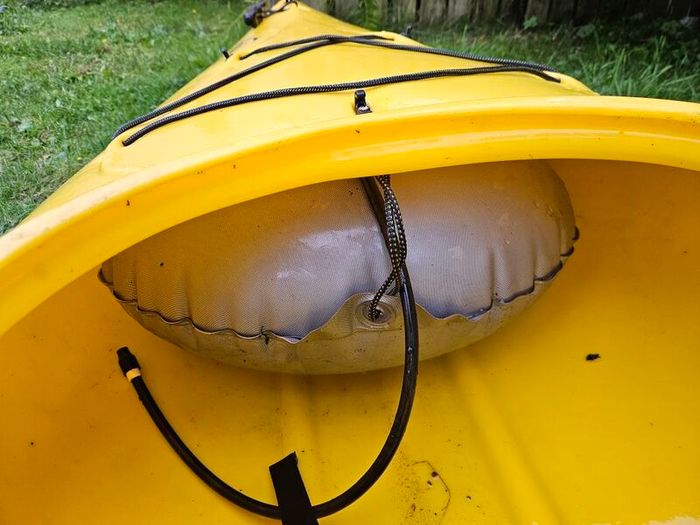 2x Single Kayaks (Sit-on + Sit-in) + 2 Paddles, Spraydeck, Buoyancy Bags, Pump & Universal 2-Kayak Roof Rack