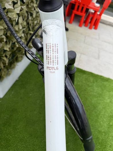 Electric bike , Raleigh Motus Tour Bosch Electric Bike , Very Low Mileage