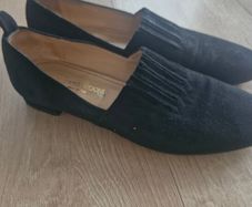 Ladies suede shoes