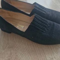 Ladies suede shoes