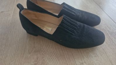 Ladies suede shoes