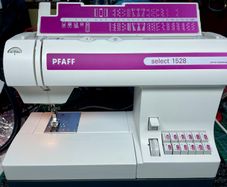 PFAFF Select 1528 Sewing Machine - Heavy Duty domestic machine - Just serviced - Like New!