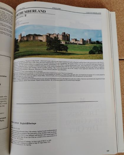 Historic Houses Castles and Gardens 1993 - Great Britain & Ireland (VG Condition)