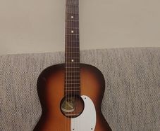 Kansas parlour size guitar