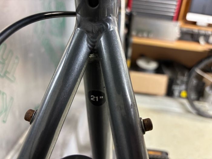 Apollo Guru Gents hybrid bike with lock, mudguards and lights