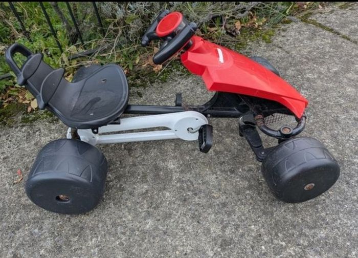 Kids pedal go-kart