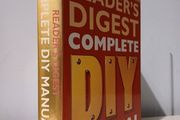 Reader's Digest Complete DIY Manual - Updated Edition