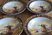 Antique fine Japanese porcelain, 5 bowl plates hand painted with liquid gold in Japan in the 1930s