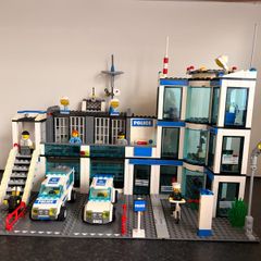 LEGO City Police Station Retired Set